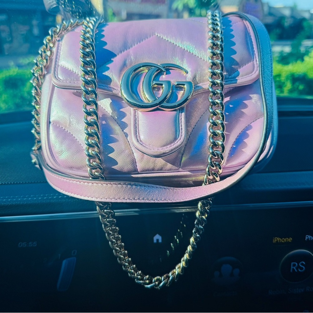 Gucci Pink Crossbody Bag with Chain Strap and Structured Shape
